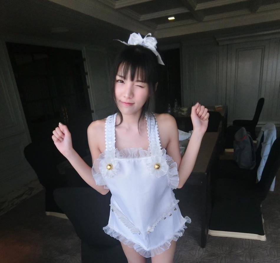 泰国美女 网络红人 棒糖妹 Arisara Karbdecho 胸器 豪乳 性感私照 美女自拍