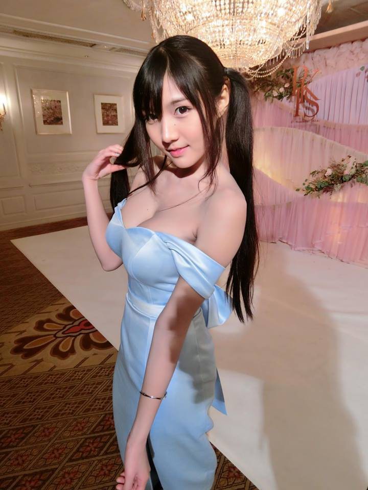 泰国美女 网络红人 棒糖妹 Arisara Karbdecho 胸器 豪乳 性感私照 美女自拍
