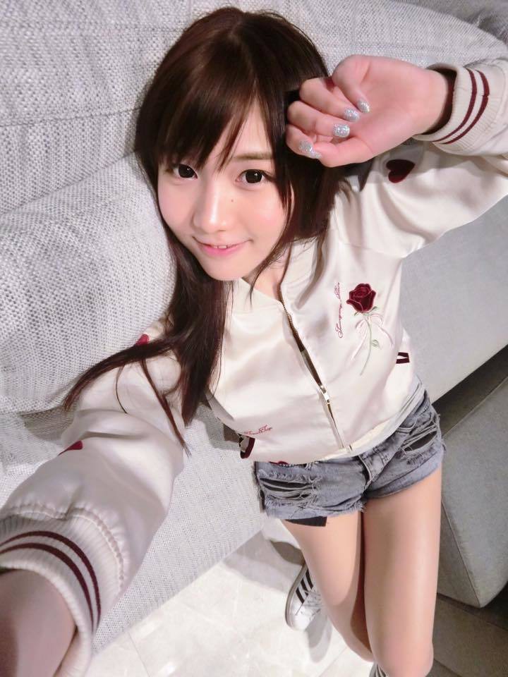 泰国美女 网络红人 棒糖妹 Arisara Karbdecho 胸器 豪乳 性感私照 美女自拍