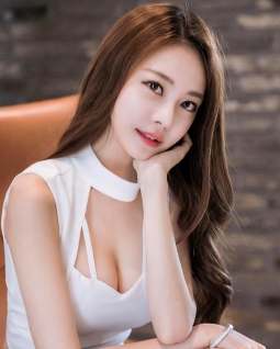 天使脸蛋+魔鬼身材！韩国电竞第一女玩家金敏英分享美照